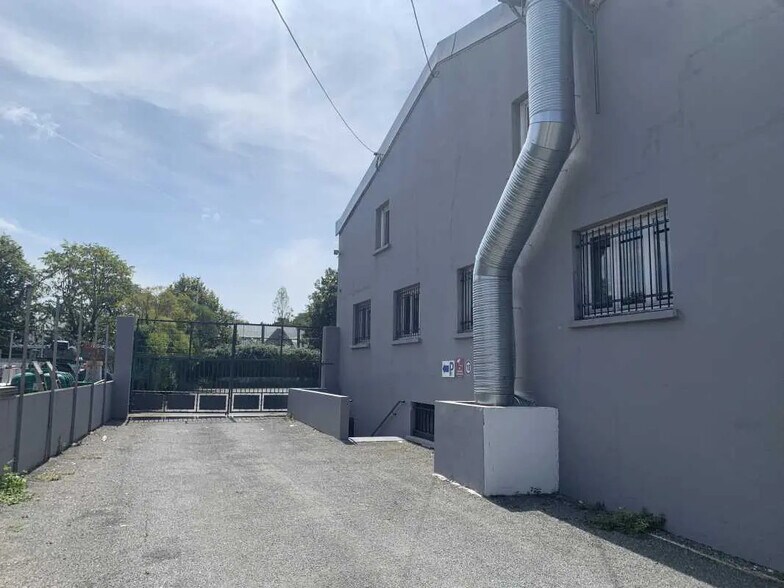 Bureau dans Lormont à louer - Photo du bâtiment - Image 3 de 12