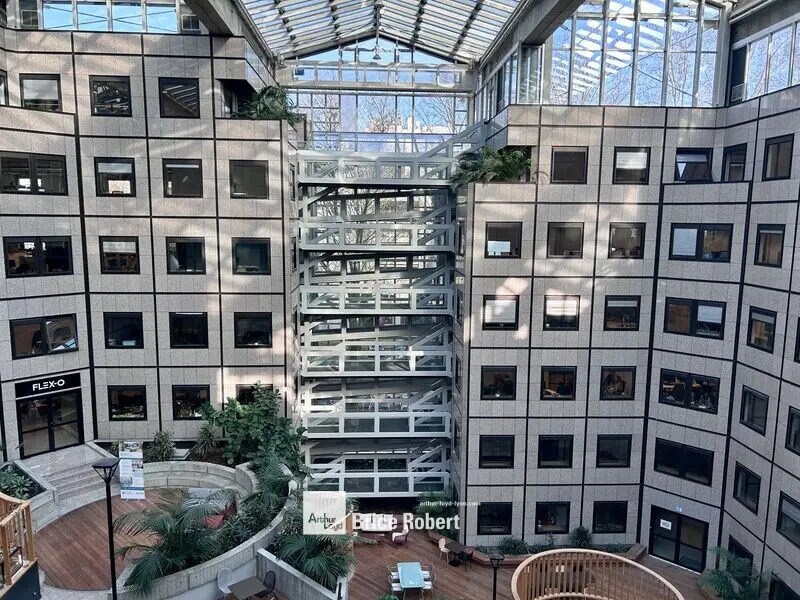 Office in Villeurbanne for lease Building Photo- Image 1 of 15