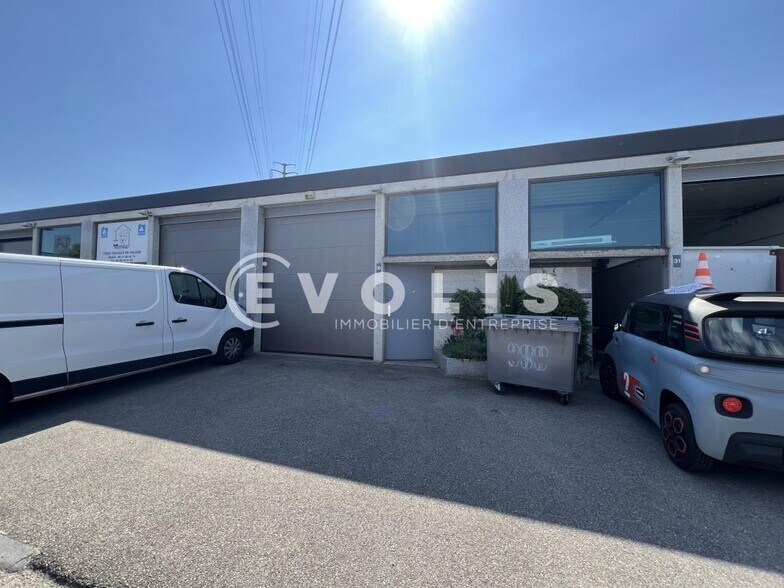 Flex in Vénissieux for lease - Building Photo - Image 2 of 10