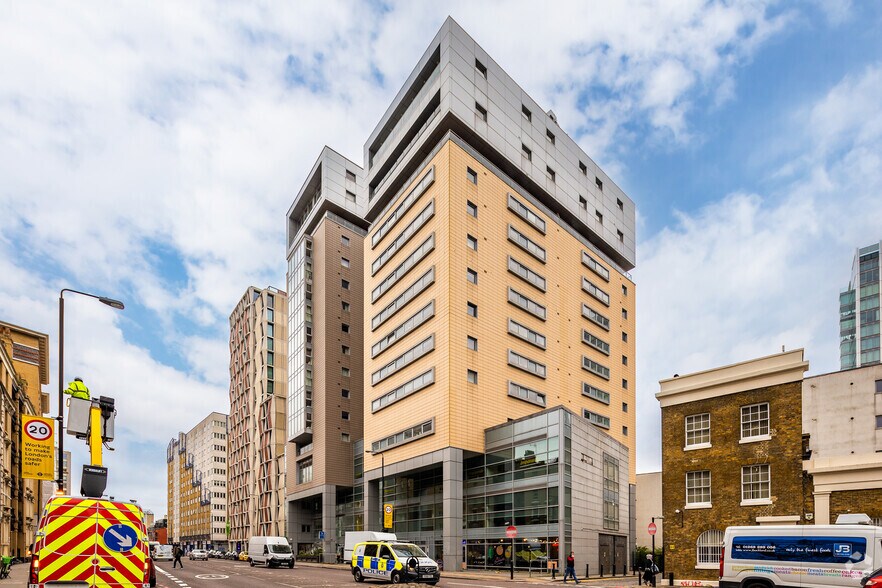 52-58A Commercial Rd, Londres à louer - Photo du bâtiment - Image 1 de 17