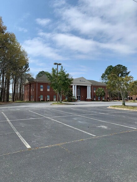 2125 Charlie Hall Blvd, Charleston, SC à louer - Photo du bâtiment - Image 3 de 7