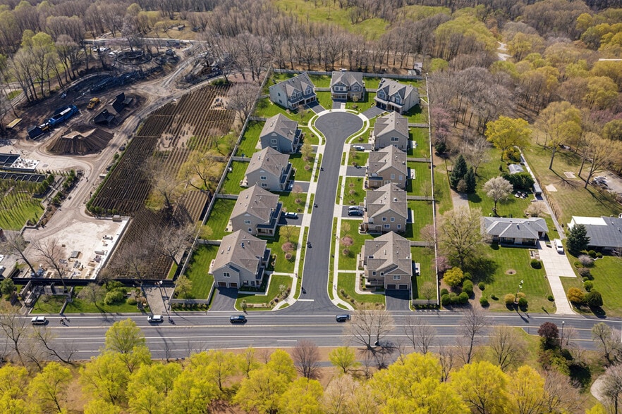 380 Yaphank Middle Island Rd, Yaphank, NY for sale - Building Photo - Image 3 of 10