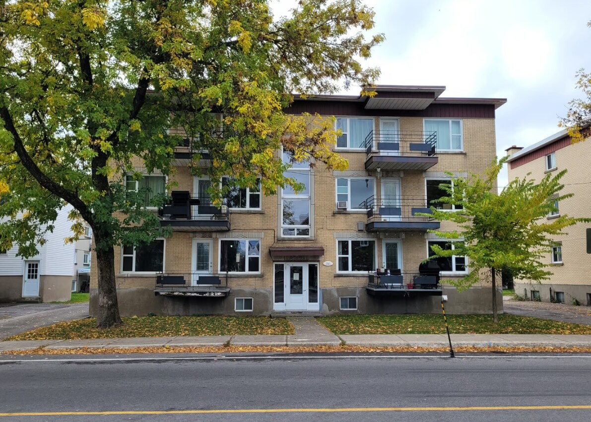 3345 Av Du Colisée, Québec, QC for sale Primary Photo- Image 1 of 1