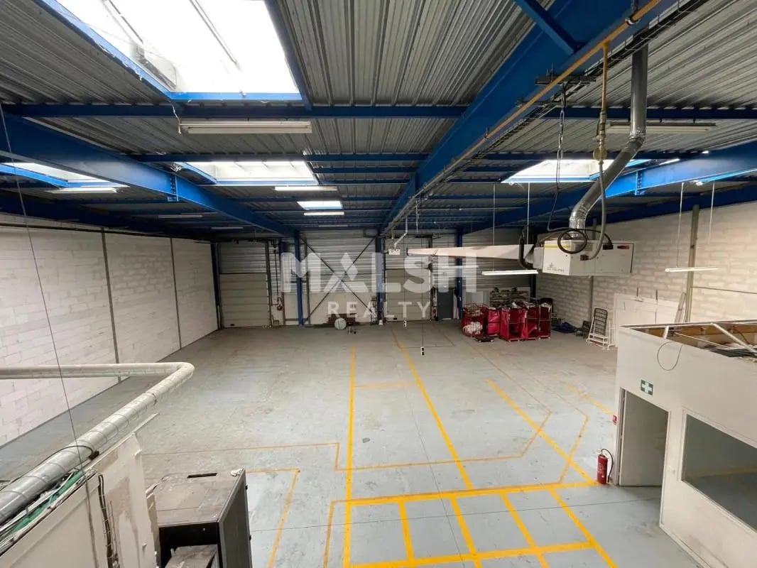 Flex in Vaulx-en-Velin for lease Interior Photo- Image 1 of 11