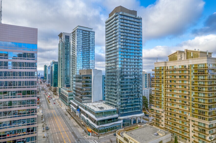 5250 Yonge St, Toronto, ON à louer - Photo du bâtiment - Image 3 de 4