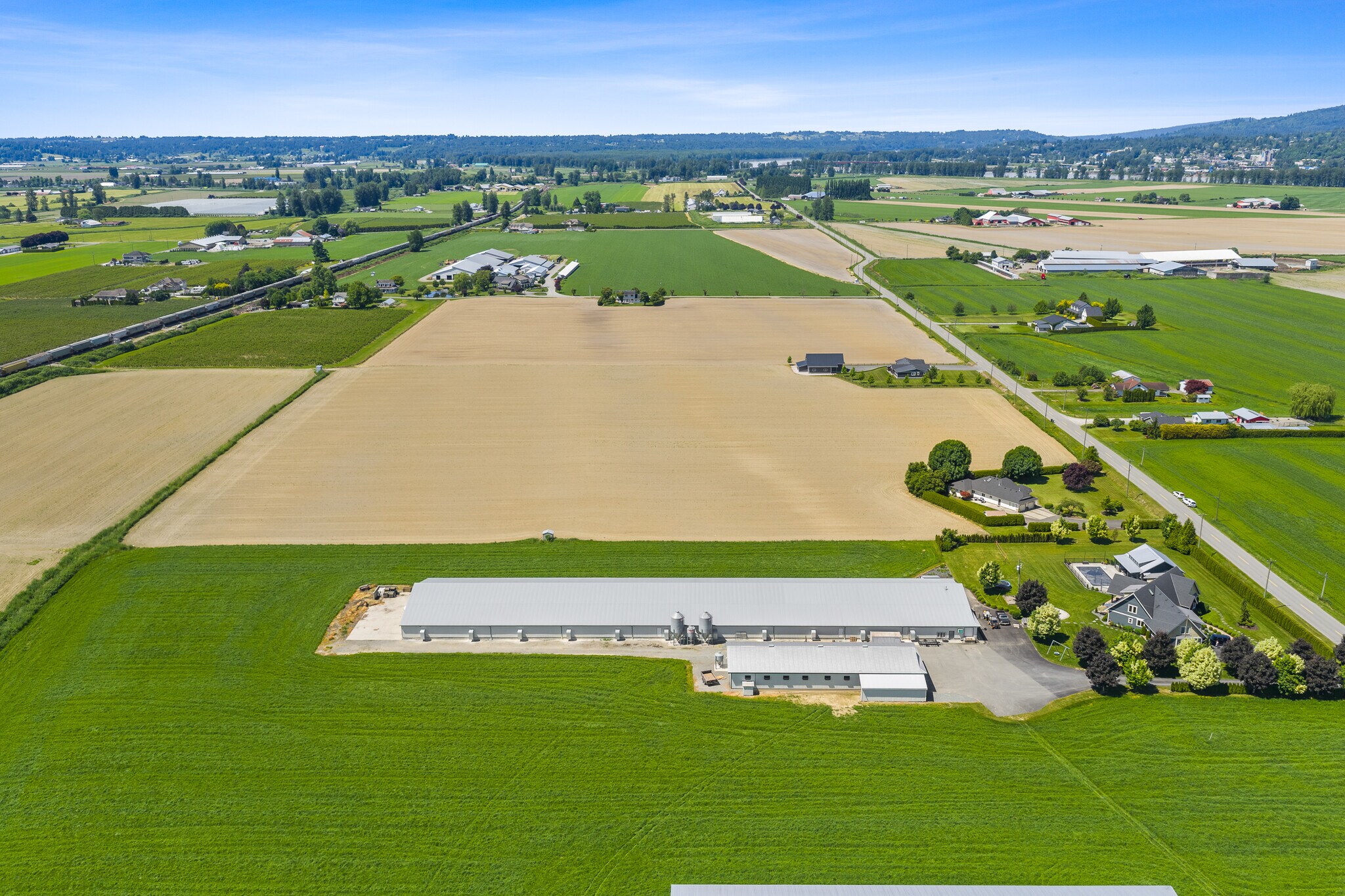 34834 Page Rd, Abbotsford, BC à vendre Photo principale- Image 1 de 72