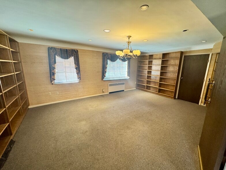 5856 Glenway Ave, Cincinnati, OH for lease - Interior Photo - Image 3 of 11