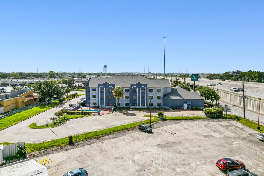 17550 Northwest Fwy, Houston, TX à vendre - Photo du bâtiment - Image 3 de 71