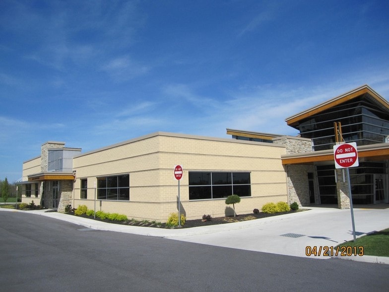 220 Champion Dr, Hagerstown, MD for lease - Building Photo - Image 2 of 5