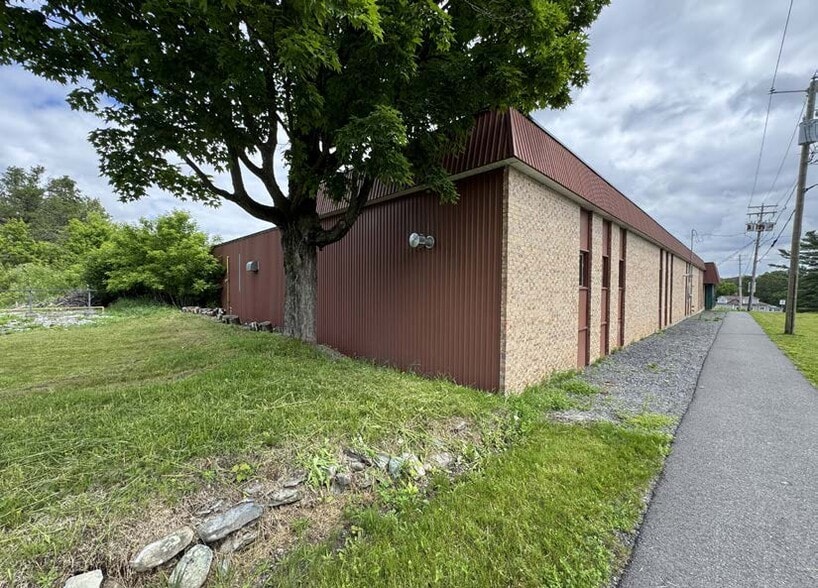 10 Rue Albert, Scotstown, QC for sale - Building Photo - Image 3 of 5