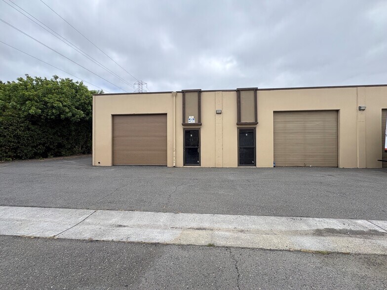 16 Pamaron Way, Novato, CA for lease - Building Photo - Image 2 of 6