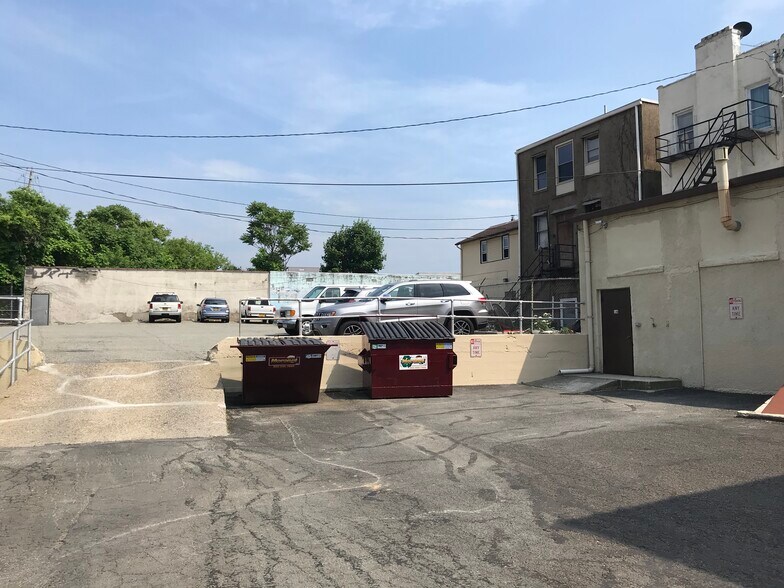 90-100 Orange Ave, Suffern, NY à vendre - Photo du bâtiment - Image 2 de 18