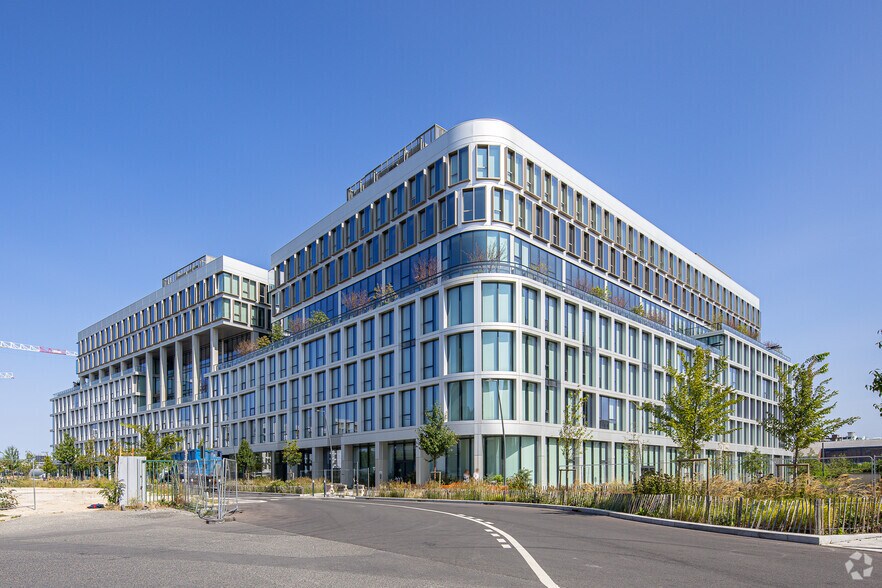 Bureau dans Saint-Ouen-sur-Seine à louer - Photo du bâtiment - Image 2 de 2