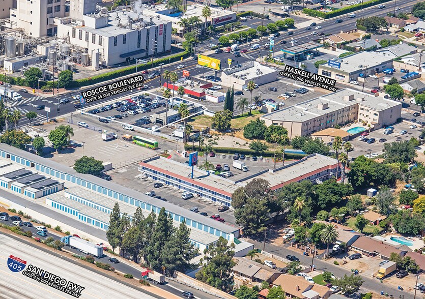 15725 Roscoe Blvd, North Hills, CA à louer - Photo du bâtiment - Image 2 de 2