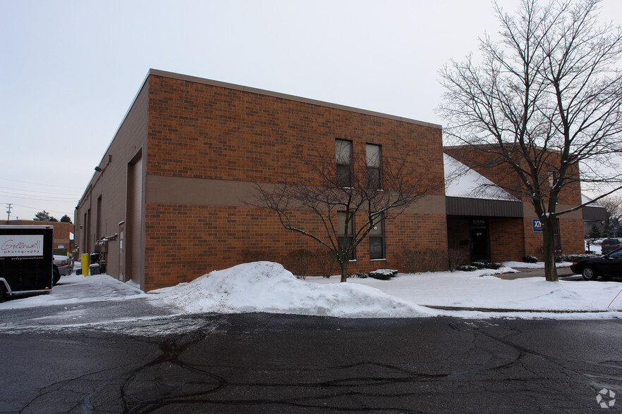 37550-37570 Hills Tech Dr, Farmington Hills, MI for lease - Building Photo - Image 2 of 8