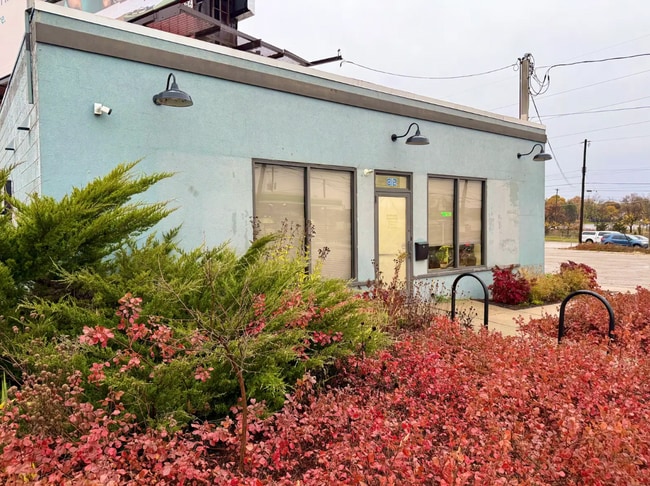 More details for 812 S Martin Luther King Jr Blvd, Lansing, MI - Retail for Sale