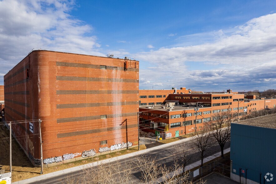 225 Av Lafleur, Montréal, QC à louer - Photo du bâtiment - Image 2 de 10