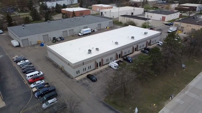 Plus de détails pour 38257-38289 Abruzzi Dr, Westland, MI - Industriel à louer