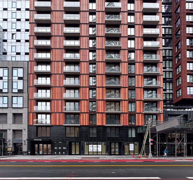 570 Fulton St, Brooklyn, NY for lease - Building Photo - Image 2 of 16