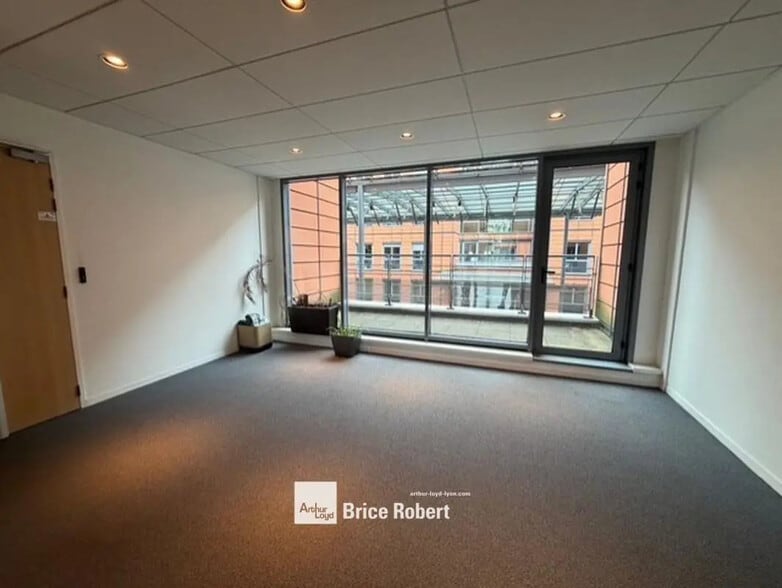 45 Quai Charles De Gaulle, Lyon for lease - Interior Photo - Image 2 of 11