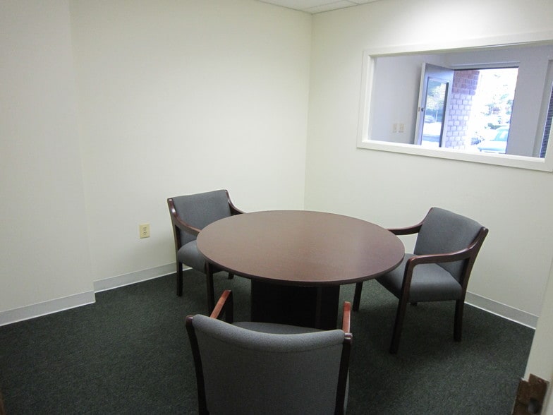 849 Quince Orchard Blvd, Gaithersburg, MD for lease - Interior Photo - Image 3 of 22