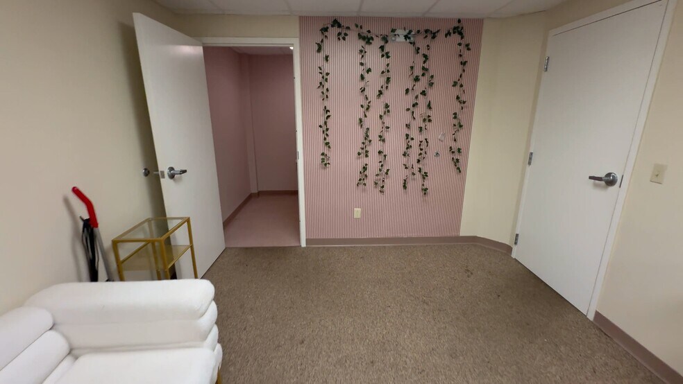 464 Wolcott Rd, Wolcott, CT à louer - Vidéo sur l’inscription commerciale - Image 2 de 18