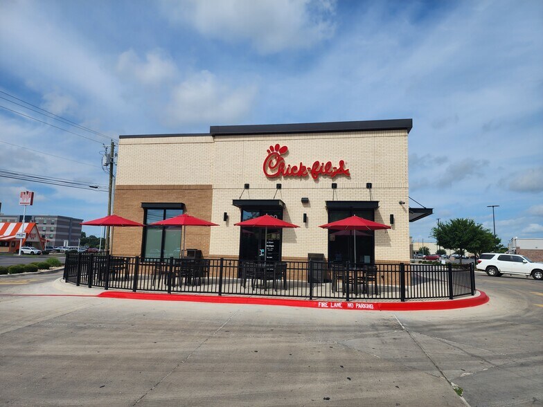 500 E Commerce St, Brownwood, TX for sale - Building Photo - Image 2 of 8