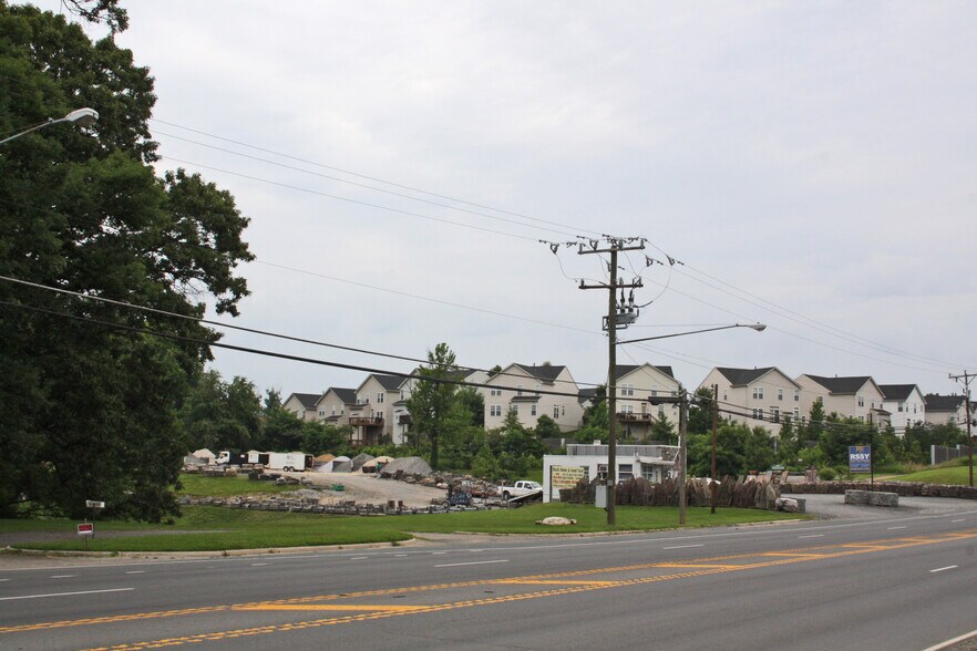 9816-9824 Richmond Hwy, Lorton, VA à louer - Photo du bâtiment - Image 3 de 3