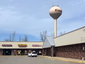 860-888 N Van Dyke Rd, Almont, MI for lease Building Photo- Image 2 of 6