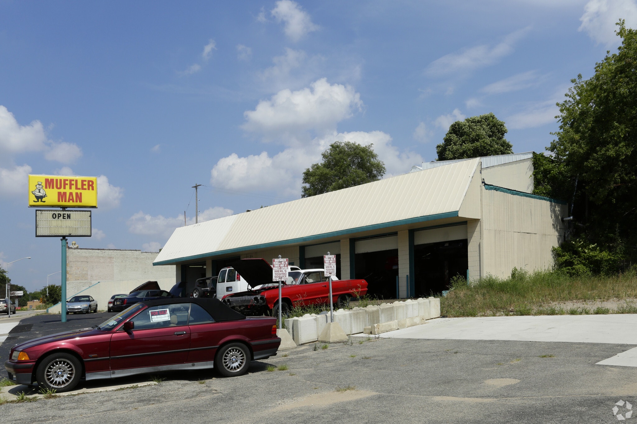 1246 Plainfield Ave NE, Grand Rapids, MI for sale Primary Photo- Image 1 of 3