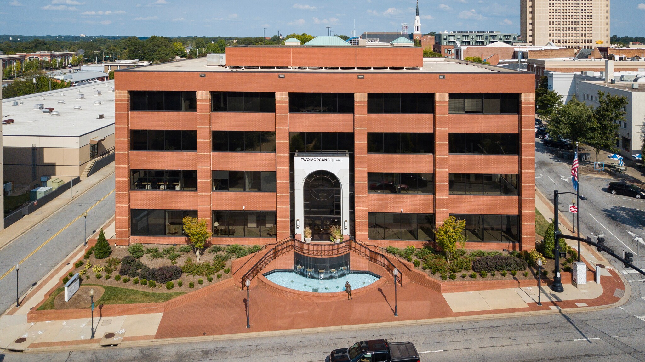 135 N Church St, Spartanburg, SC à louer Photo du bâtiment- Image 1 de 12