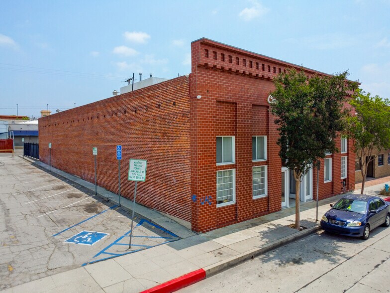 6726 Milton Ave, Whittier, CA à vendre - Photo du bâtiment - Image 2 de 55