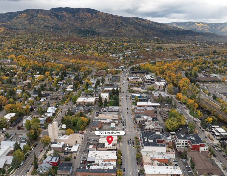 720 Lincoln Ave, Steamboat Springs, CO à vendre - Photo du bâtiment - Image 3 de 9