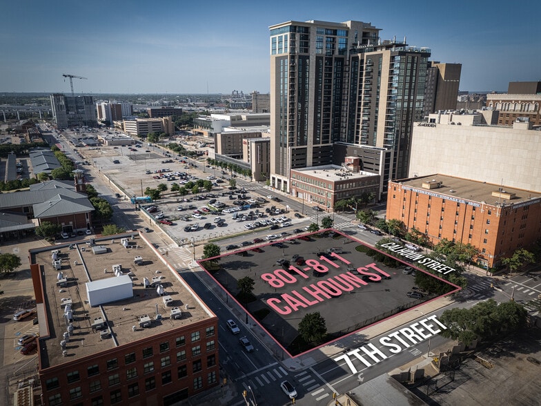801-811 Calhoun St, Fort Worth, TX à vendre - Photo du bâtiment - Image 2 de 4