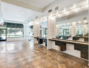 9032-9040 Burton Way, Beverly Hills, CA à louer Photo intérieure- Image 1 de 3