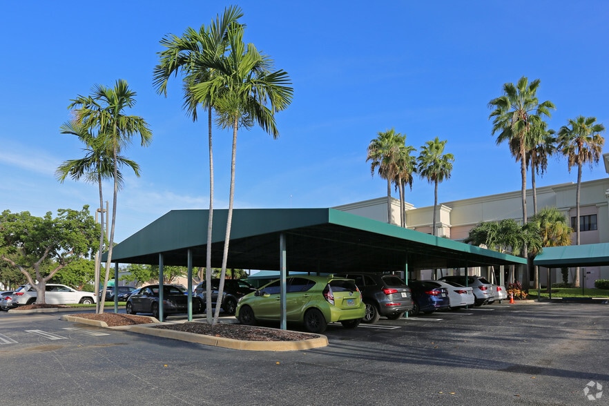 6601 Park of Commerce Blvd, Boca Raton, FL for lease - Building Photo - Image 3 of 28
