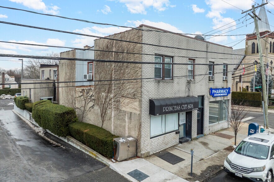 360-362 Jericho Tpke, Floral Park, NY à louer - Photo du bâtiment - Image 2 de 6