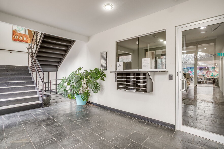 3108 W 6th St, Fort Worth, TX for lease - Building Photo - Image 2 of 14