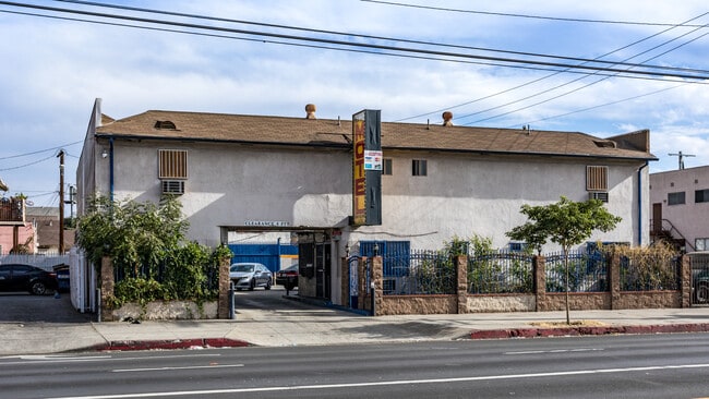 Plus de détails pour 6310 S Figueroa St, Los Angeles, CA - Services hôteliers à vendre