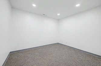 1381 South Park Dr, Kernersville, NC for lease Interior Photo- Image 2 of 4