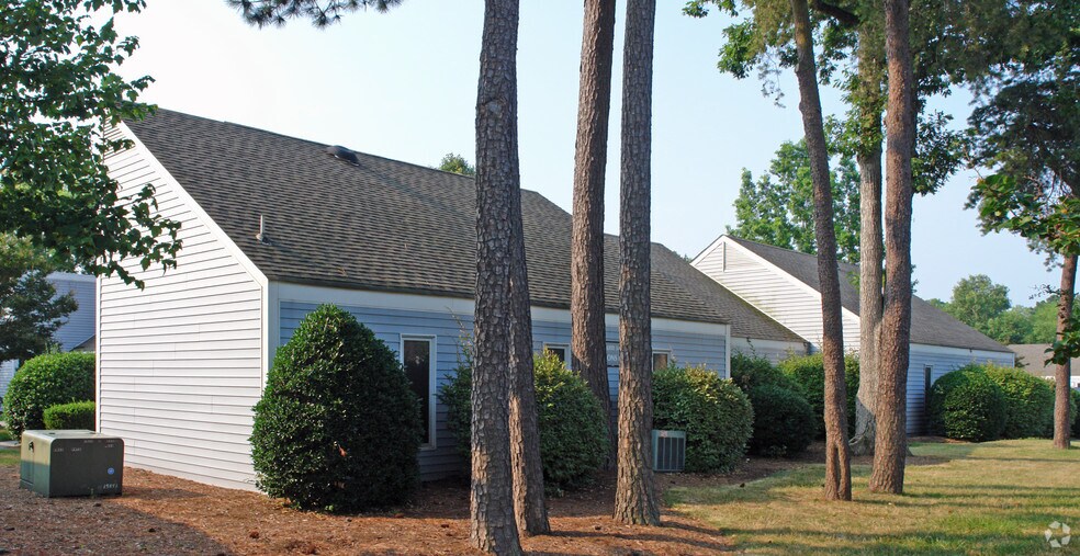 710 Denbigh Blvd, Newport News, VA à louer - Photo du bâtiment - Image 3 de 11