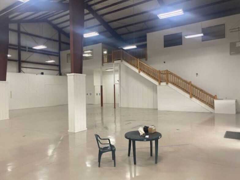 354 1st St, Hollister, CA à louer - Photo du bâtiment - Image 3 de 7