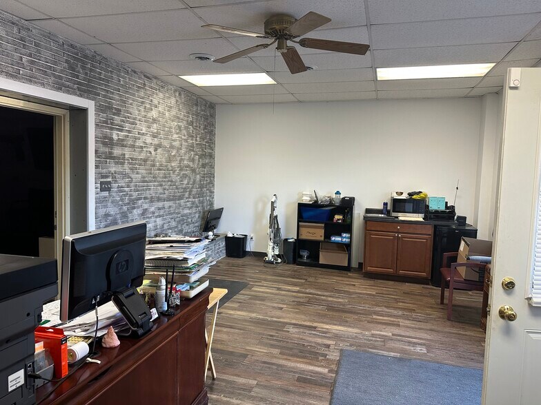 436 S Schuyler Ave, Bradley, IL for sale - Building Photo - Image 2 of 15