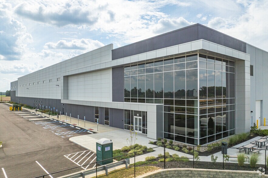 1 Forest Ln, Carneys Point Township, NJ à vendre - Photo principale - Image 1 de 11