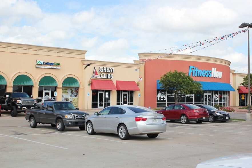 6801 Rufe Snow Dr, Watauga, TX à louer - Photo du bâtiment - Image 3 de 27