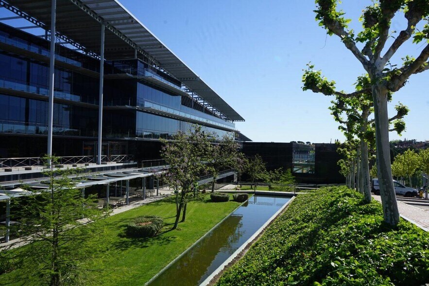 Avenida de la Industria, 22, Tres Cantos, Madrid à louer - Photo du bâtiment - Image 3 de 8