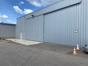 9-13 Rue De Bourgogne, Saint-Priest for lease Interior Photo- Image 2 of 8