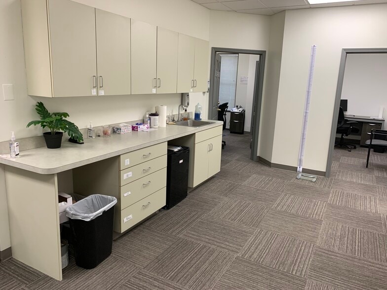 207 Pine St, Syracuse, NY for lease - Building Photo - Image 2 of 12