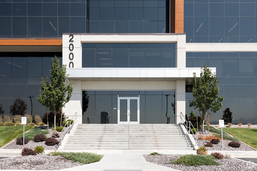 2000 W Ashton Blvd, Lehi, UT à louer - Photo du bâtiment - Image 3 de 21