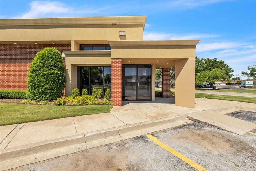 809 Cornell Pky, Oklahoma City, OK for lease - Building Photo - Image 3 of 27